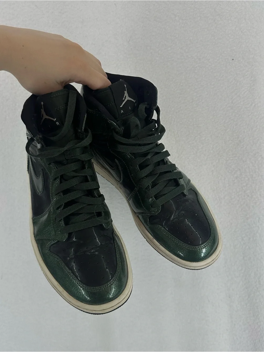 Nike Air Jordan 1s Grove Green Sneakers Mens 9
